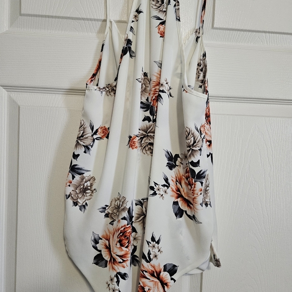 Women's Floral Blouse Size Large. - Picture 3 of 4